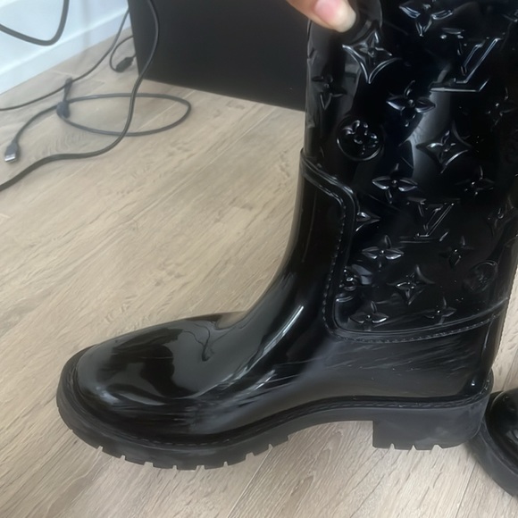 🖤AUTHENTIC LOUIS VUITTON MONOGRAM RAIN BOOTS !🖤 - Picture 5 of 7